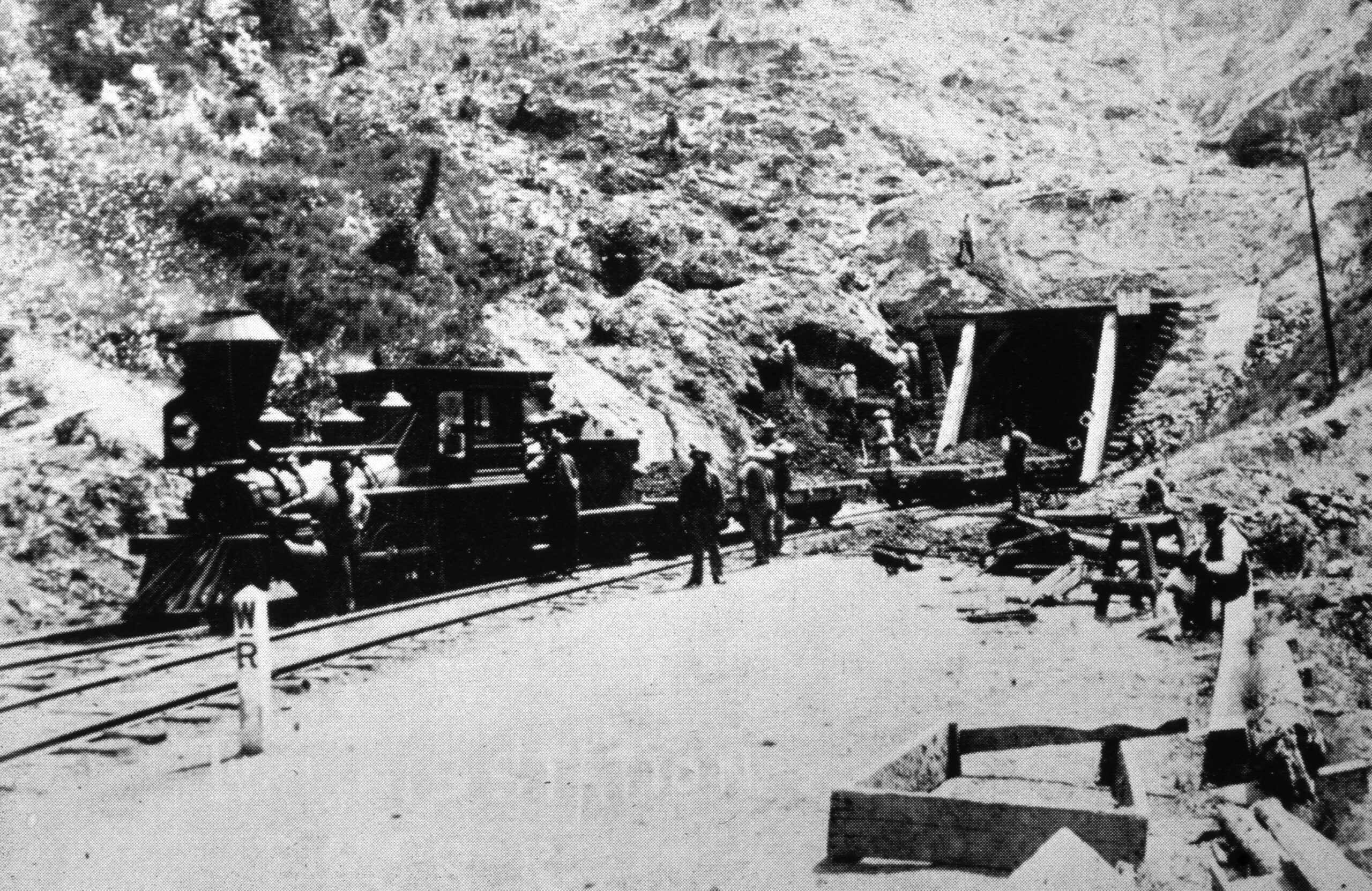 Chinese crews repairing a slide at the face of Wrights Tunnel around 1890