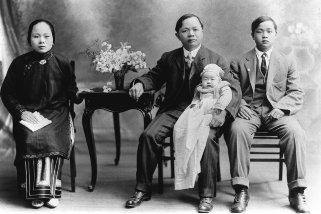 Lam Pon and his family photographed around 1912